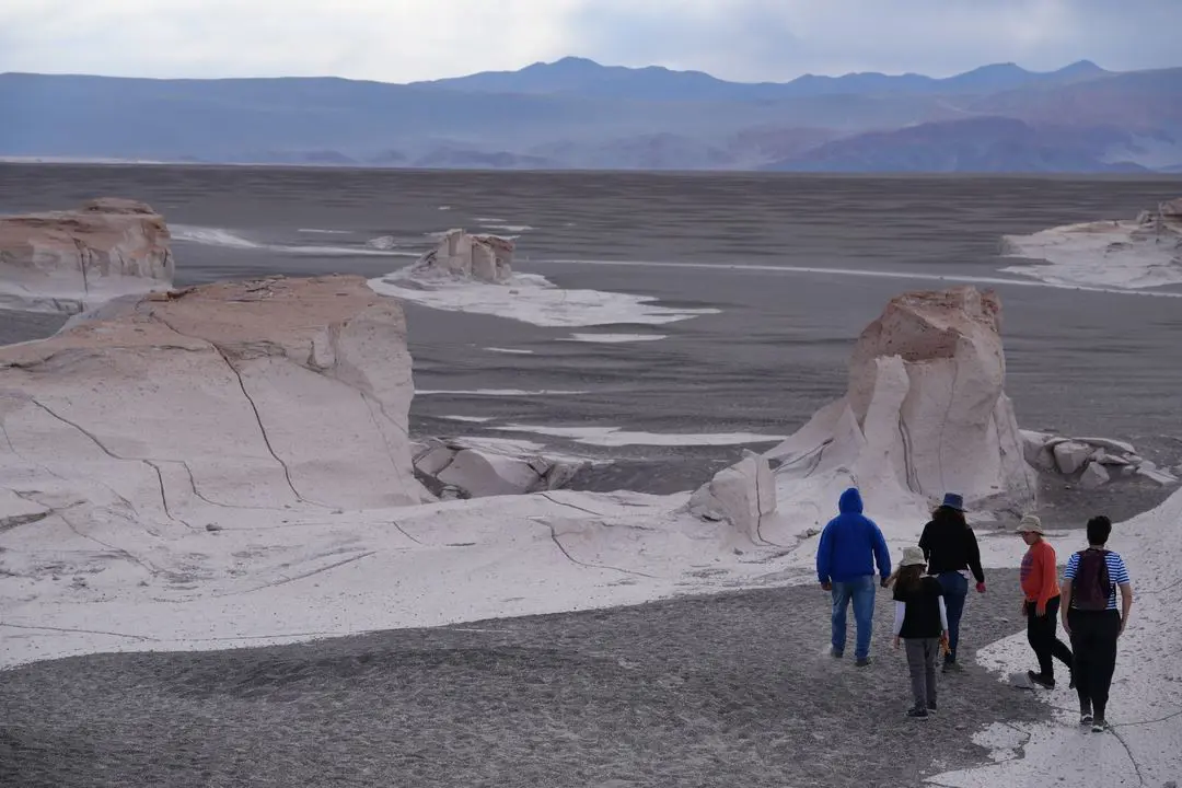 Formações rochosas de pedra-pomes branca no Campo de Piedra Pómez, Catamarca, Argentina